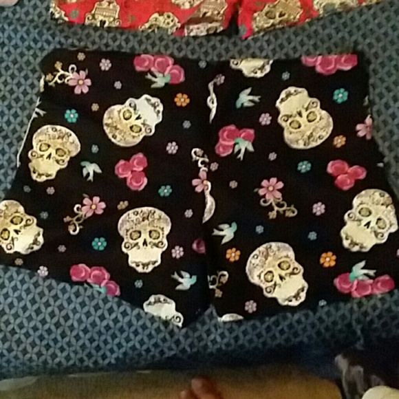 Shorts - Picture 2 of 3